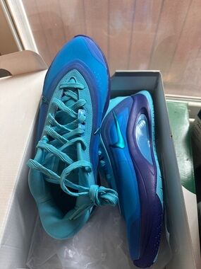 Aja Wilson 1 - Never worn Nike Teal and Blue Gradient Running Sneakers
